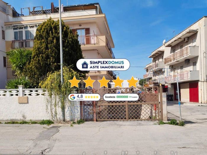 Appartamento trilocale in vendita in Via Madonna delle Grazie, Centro, Palo del Colle