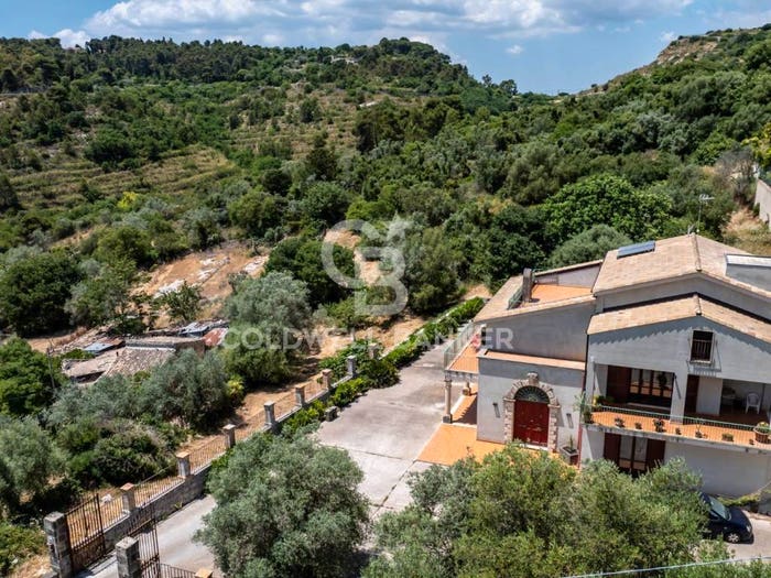 Casa con 6 locali in vendita in Via Barone Salvatore Ferla di Tristaino, Palazzolo Acreide