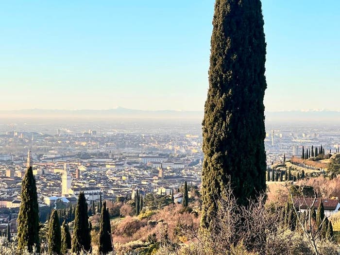Casa con 6 locali in vendita in Strada dei Monti, Parona, Verona