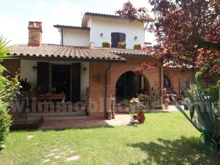 Casa con 6 locali in vendita in Località Pignattaia, Chiusi