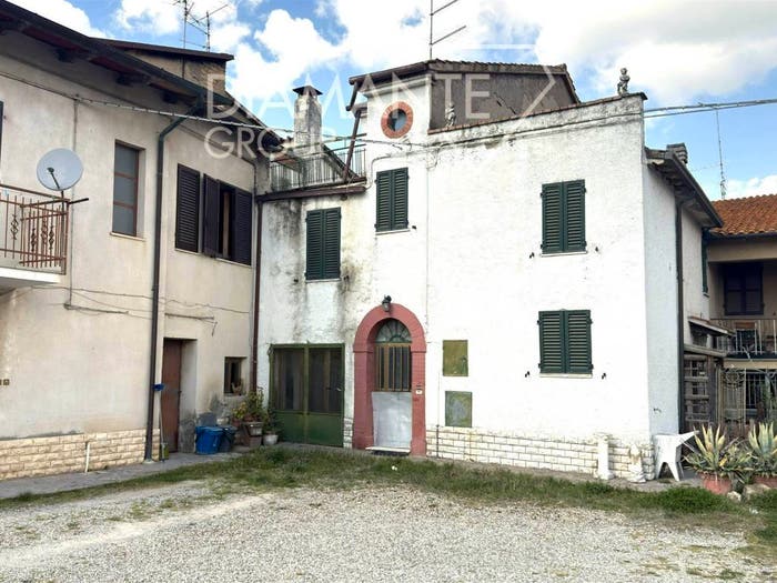 Casa quadrilocale in vendita in Carraia, Castiglione del Lago