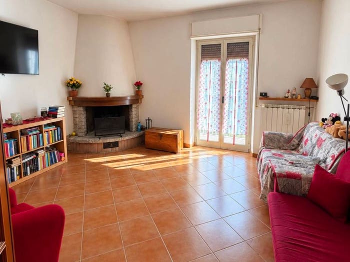 Appartamento con 5 locali in vendita in Via Giuseppe Lucantoni, Centro, Gualdo Tadino