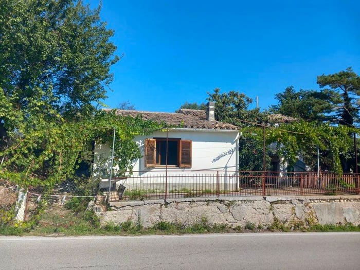 Casa con 6 locali in vendita in Contrda Cappucci No Number, Catignano