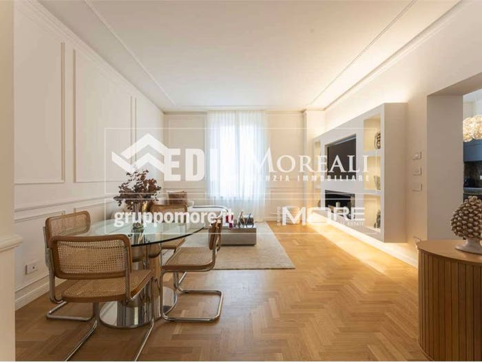 Appartamento con 6 locali in vendita in Viale Lodovico Antonio Muratori, Viali, Modena