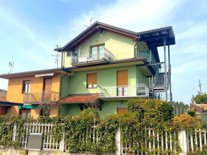 Casa con 6 locali in vendita in VIA MANZONI, Bulgarograsso
