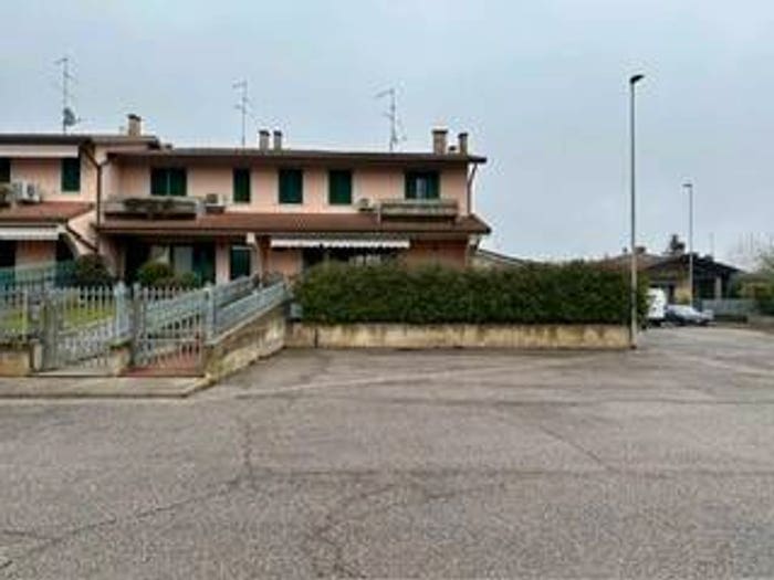Casa quadrilocale in vendita in Via Aldo Moro, Centro, Trevenzuolo