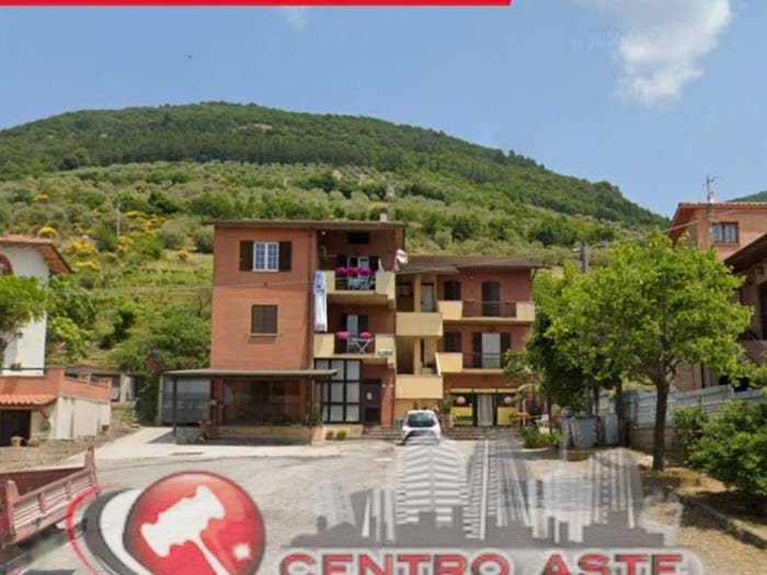 Appartamento con 6 locali in vendita in Frazione Mocaiana Casamorcia lungo la Via dell'Assino Gubbio PG, Centro, Gubbio