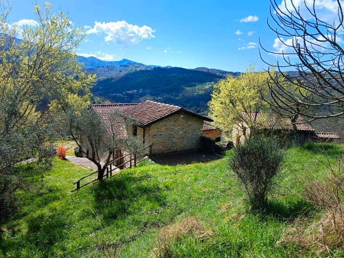 Casa con 6 locali in vendita in Fivizzano