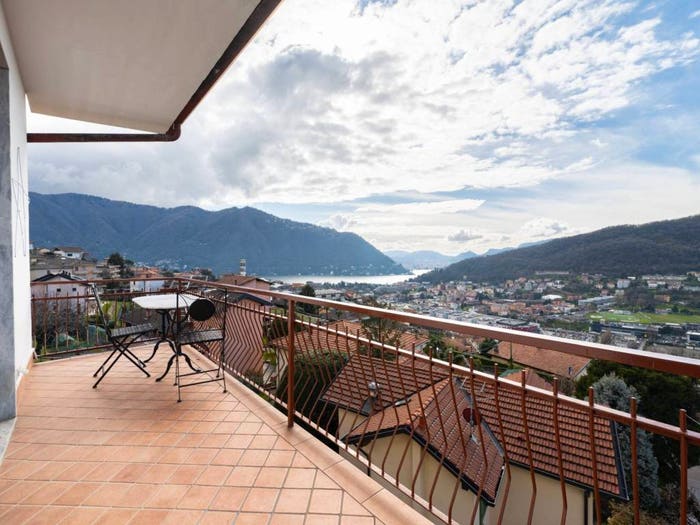 Appartamento trilocale in vendita in Via Domodossola, Cernobbio