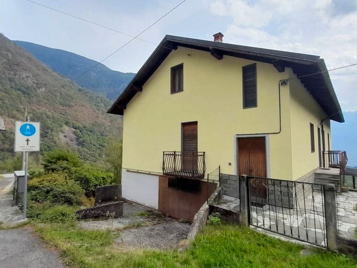 Appartamento bilocale in vendita in Strada Provinciale della Valmalenco, Torre di Santa Maria