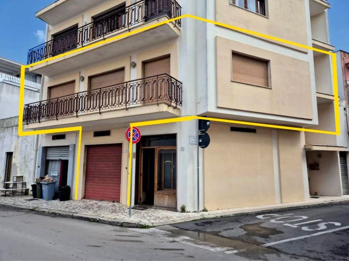 Appartamento con 5 locali in vendita in Vico Dei Fiori, Centro, Neviano
