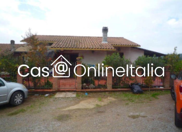 Casa con 6 locali in vendita in Via Boschi del Quarto, Magione