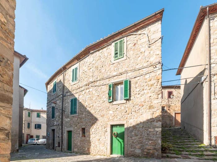 Casa con 6 locali in vendita in Montegiovi, Castel del Piano