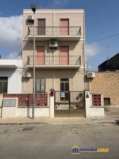 Appartamento con 6 locali in vendita in via Pietro Nenni, Centro, Pachino