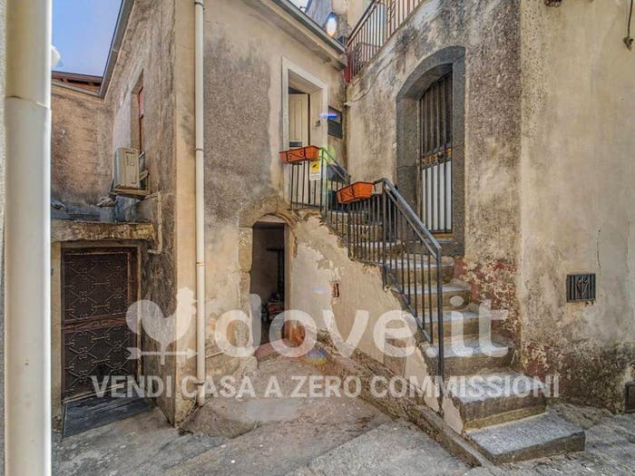 Appartamento trilocale in vendita in Via Maggiore Baracca, Centro, Castiglione di Sicilia