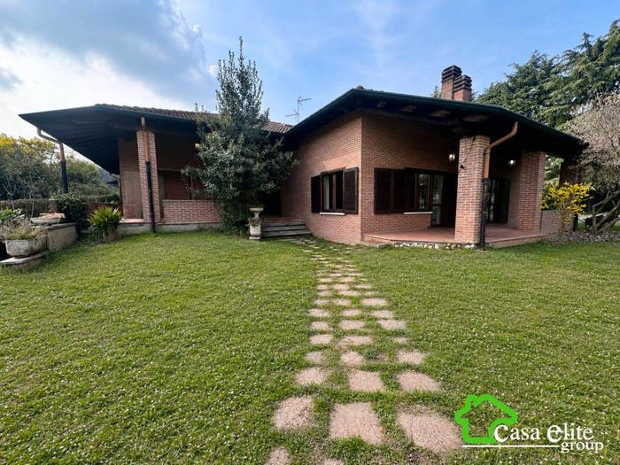 Casa con 6 locali in vendita in Via dei Pini, Vizzolo Predabissi