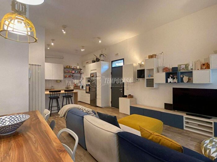 Appartamento trilocale in vendita in Via III Martiri A, Città Bassa Laghi, Lodi