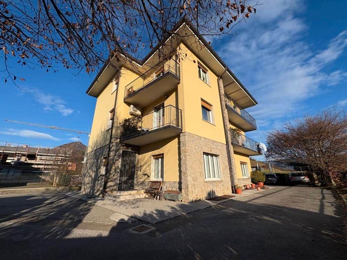 Appartamento quadrilocale in vendita in viale Europa, Centro, Clusone