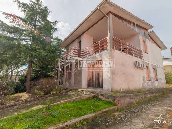 Casa quadrilocale in vendita in Via Decio Raggi, Centro, Longiano