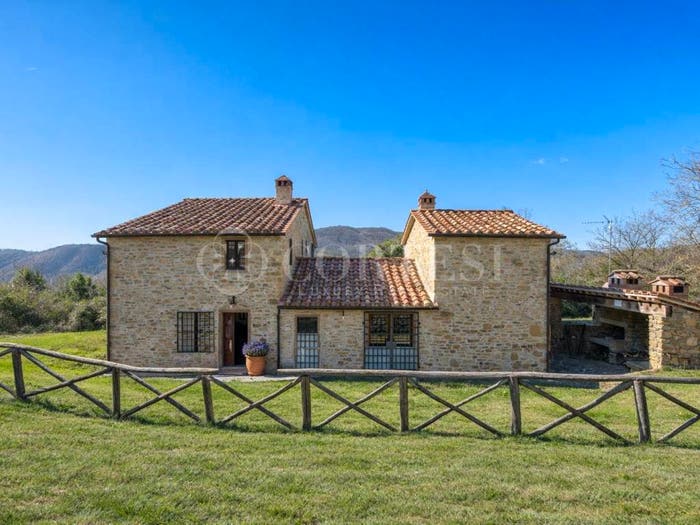 Casa con 6 locali in vendita in Strada Provinciale Val di Pierle, Cortona