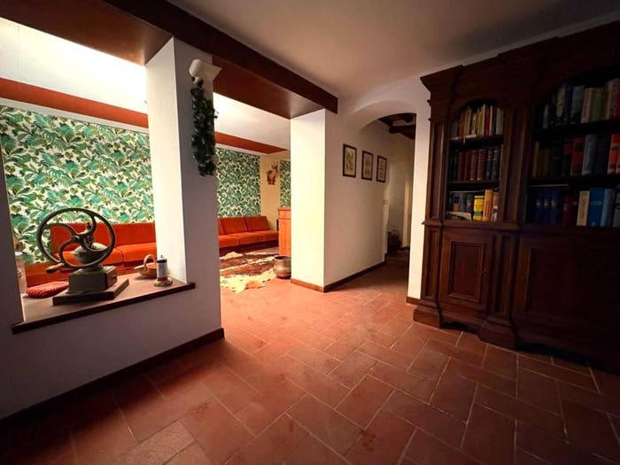 Casa con 6 locali in vendita in Via della Chiostra, Centro, Calci