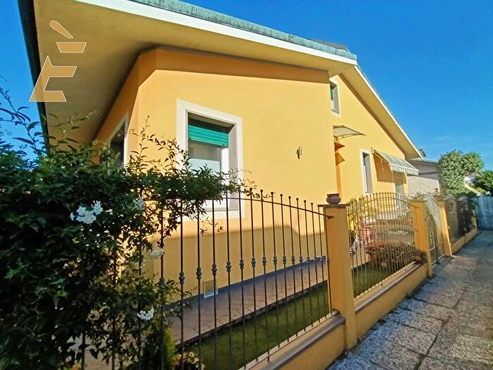 Casa con 6 locali in vendita in Via San Giuseppe, Torre del Lago, Viareggio