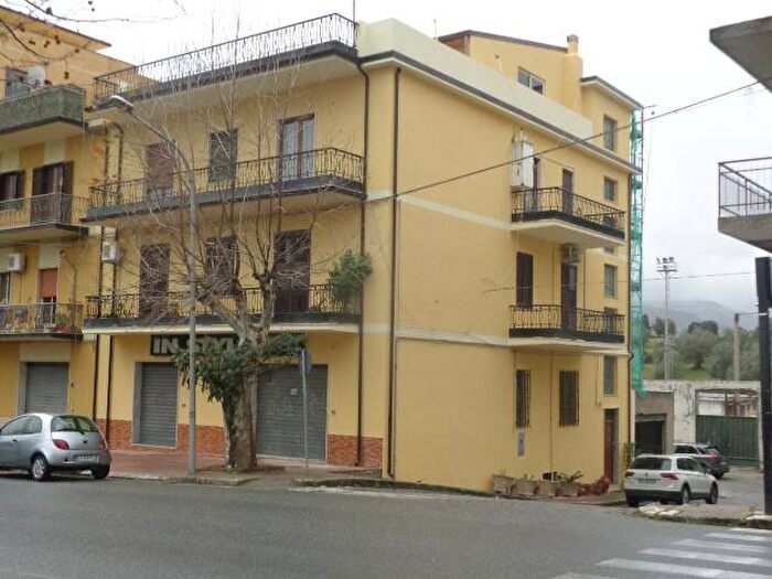 Appartamento con 6 locali in vendita in Viale delle Rimembranze, Gioiosa Ionica