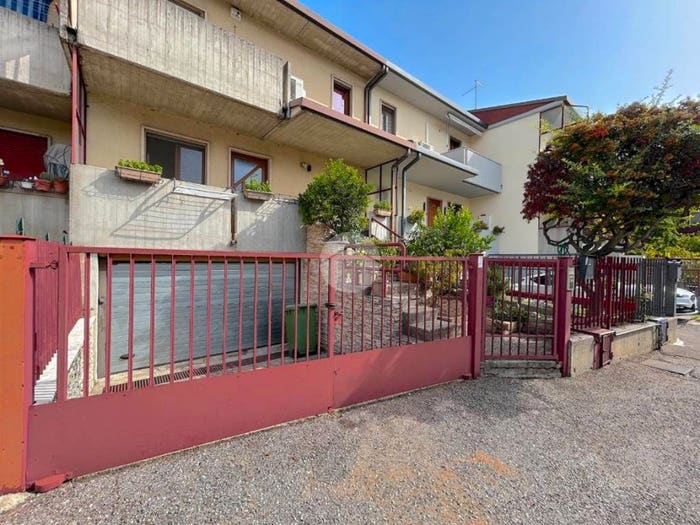 Casa quadrilocale in vendita in Via I Nogarola, Beccacivetta Azzano, Castel d'Azzano