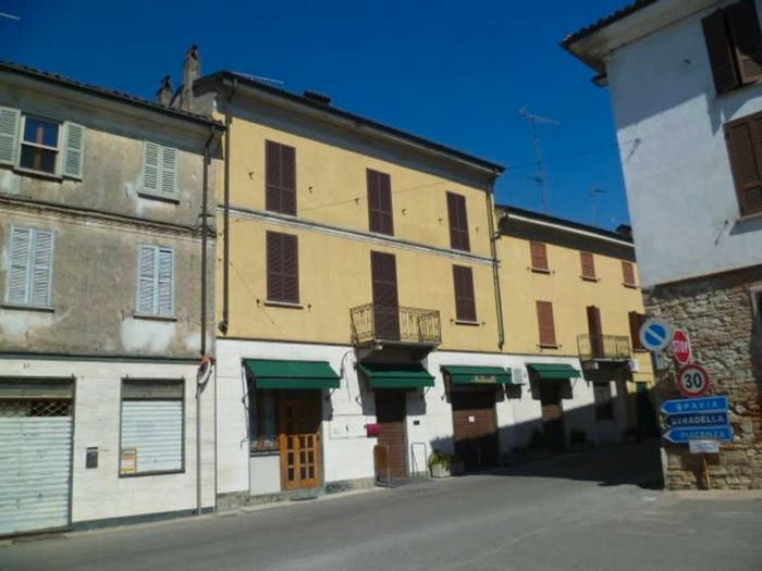 Casa con 5 locali in vendita in Via Roma No Number, Centro, Rovescala
