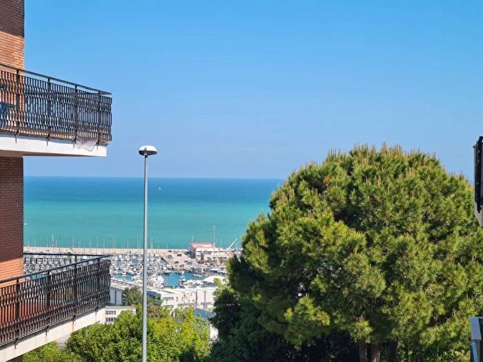 Appartamento con 5 locali in vendita in Via Giacomo Brodolini, Posatora, Ancona