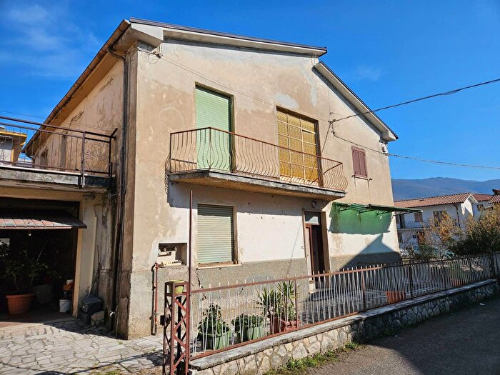 Casa con 6 locali in vendita in Via Lazio, Rieti