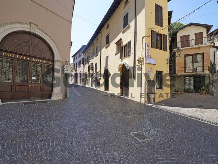 Appartamento trilocale in vendita in Via Sant'Angela Merici, Centro Storico, Desenzano del Garda