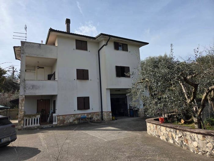 Appartamento quadrilocale in vendita in Via Santa Lucia, Fonte Nuova