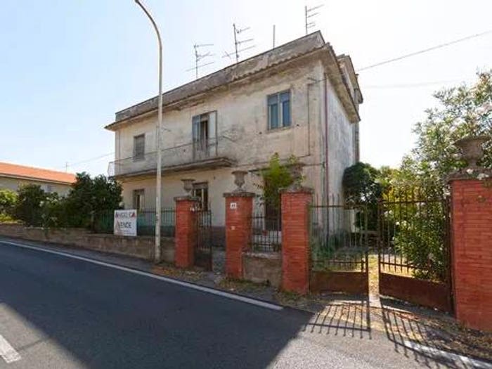 Casa con 6 locali in vendita in Via G Marconi, Centro, Vitorchiano