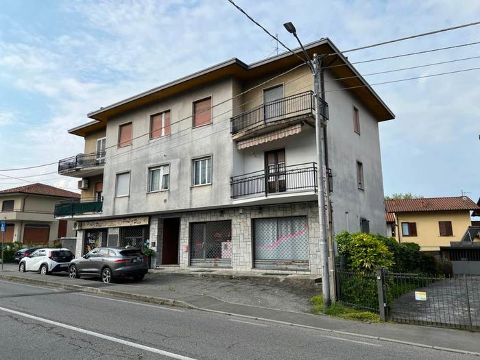 Appartamento bilocale in vendita in Via Giuseppe Verdi, Cocquio, CocquioTrevisago