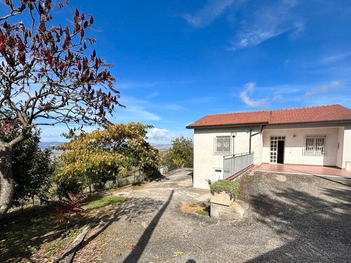 Casa bilocale in vendita in Contrada Camporeale, Ariano Irpino