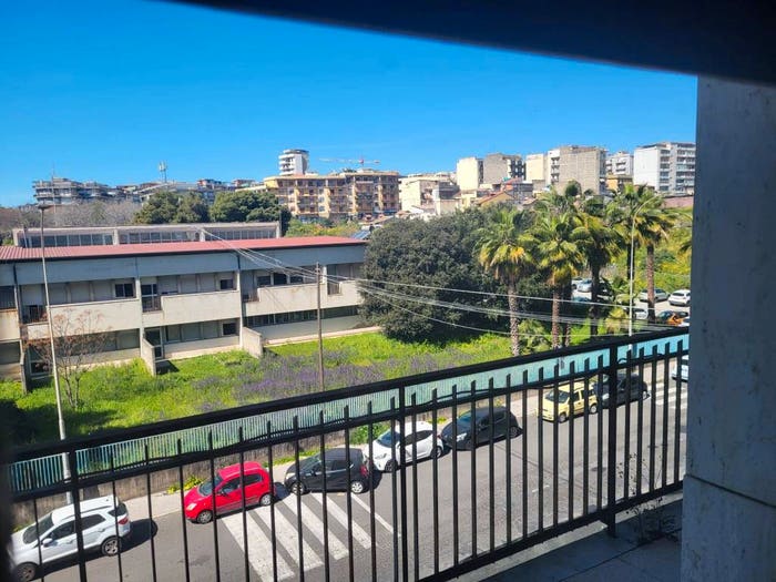 Appartamento trilocale in vendita in Viale delle Medaglie d'Oro, Rapisardi, Catania