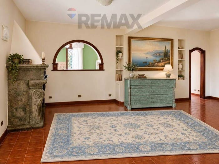 Casa con 6 locali in vendita in Via Delle Robinie, Nepi