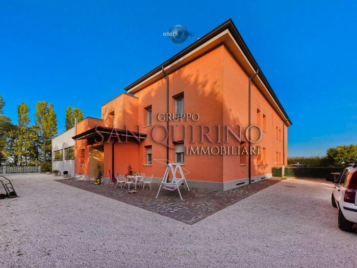 Casa con 6 locali in vendita in Via Barberi, Novi di Modena
