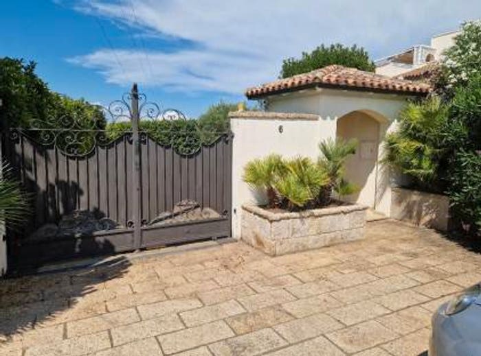 Casa con 6 locali in vendita in Via Muntiggioni, Telti