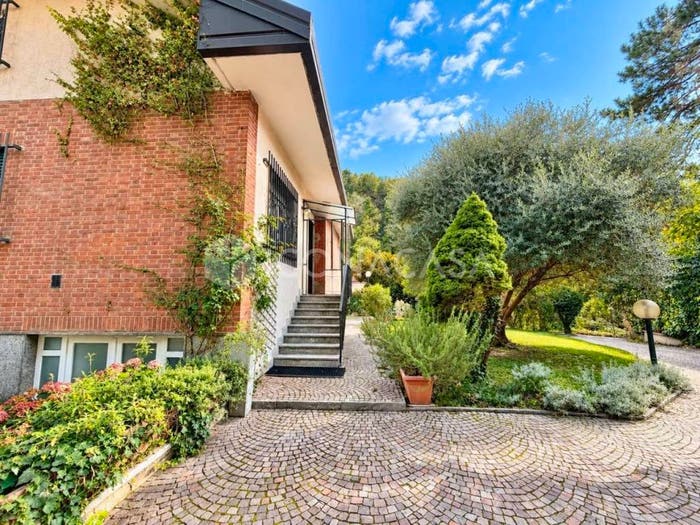 Casa con 6 locali in vendita in Strada al Traforo di Pino, Superga, Torino