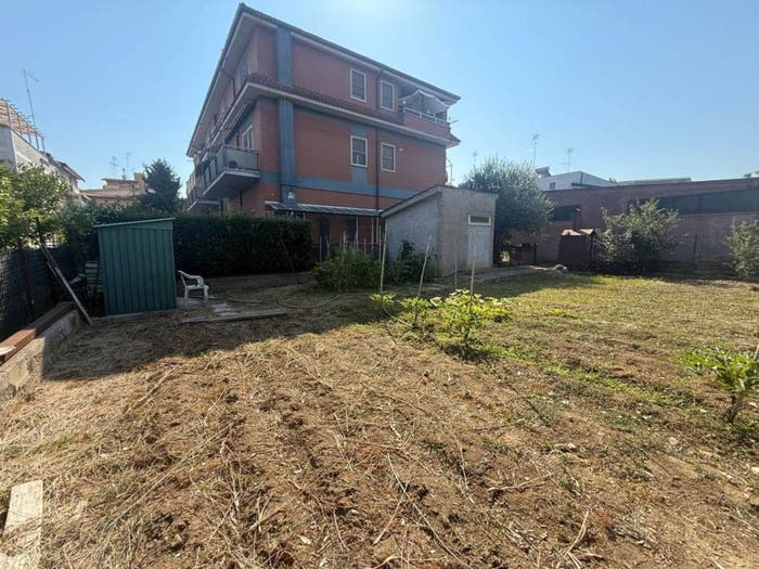 Appartamento trilocale in vendita in Via di Ponte Ladrone, Acilia, Roma