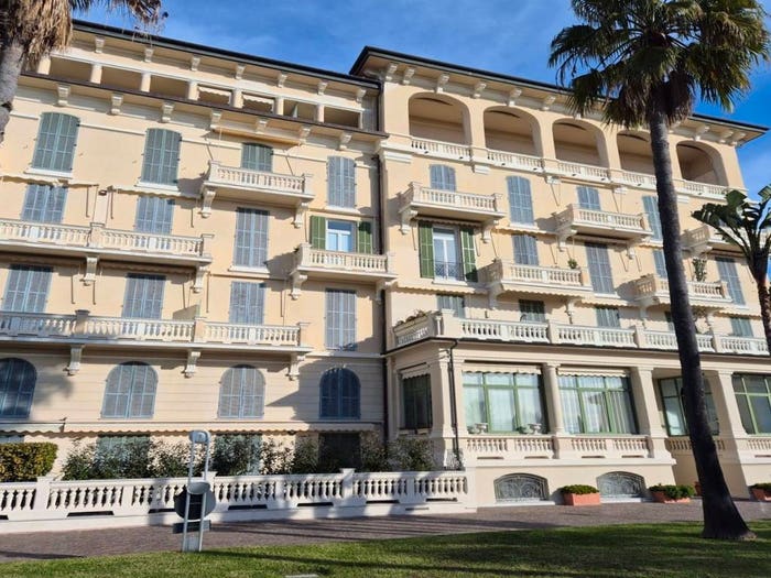 Appartamento con 6 locali in vendita in Via Romana, Bordighera