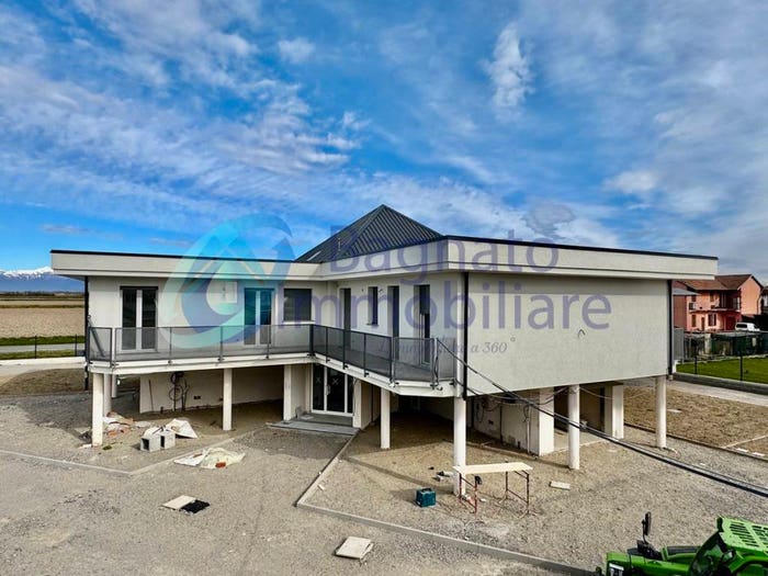 Appartamento trilocale in vendita in Via Regina Elena, Castellazzo Novarese