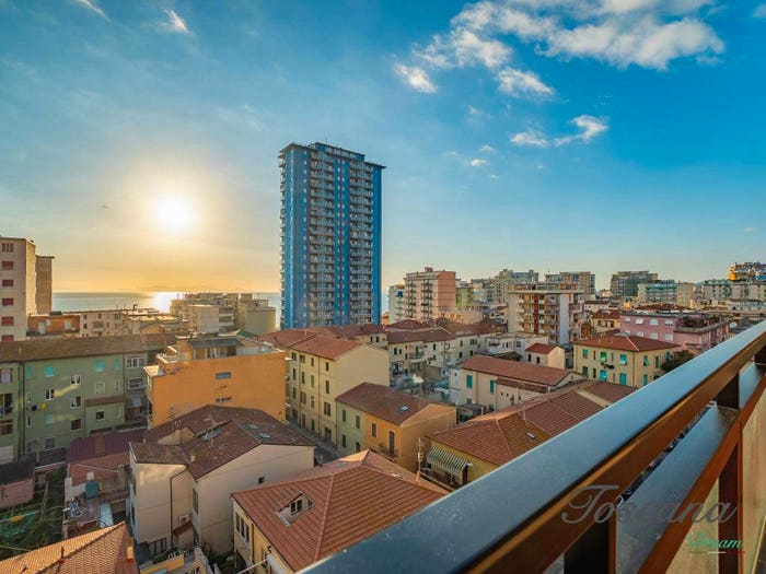 Appartamento con 5 locali in vendita in Via Trento, Centro, Follonica