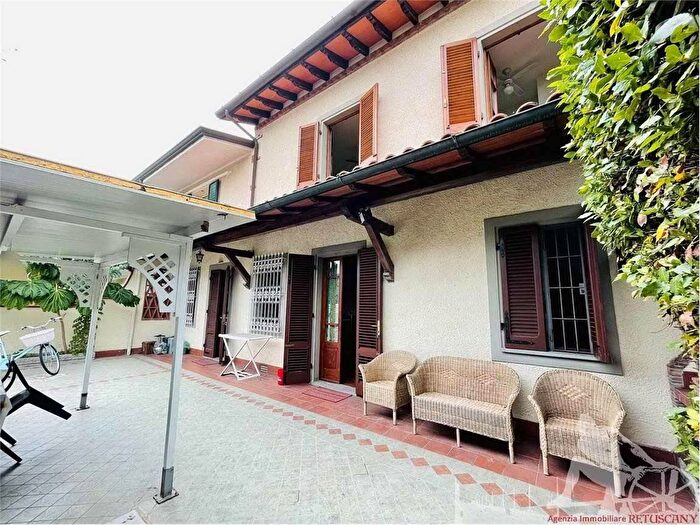 Casa quadrilocale in vendita in Forte Dei Marmi