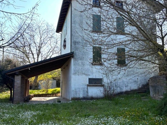 Casa con 6 locali in vendita in Santa Vittoria, Gualtieri