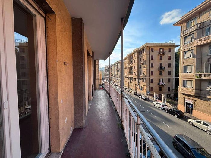 Appartamento quadrilocale in vendita in Via Fereggiano, Marassi, Genova