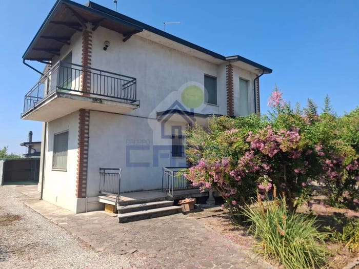 Casa con 6 locali in vendita in STRADA PROVINCIALE, Centro, Castelnuovo Bocca d'Adda