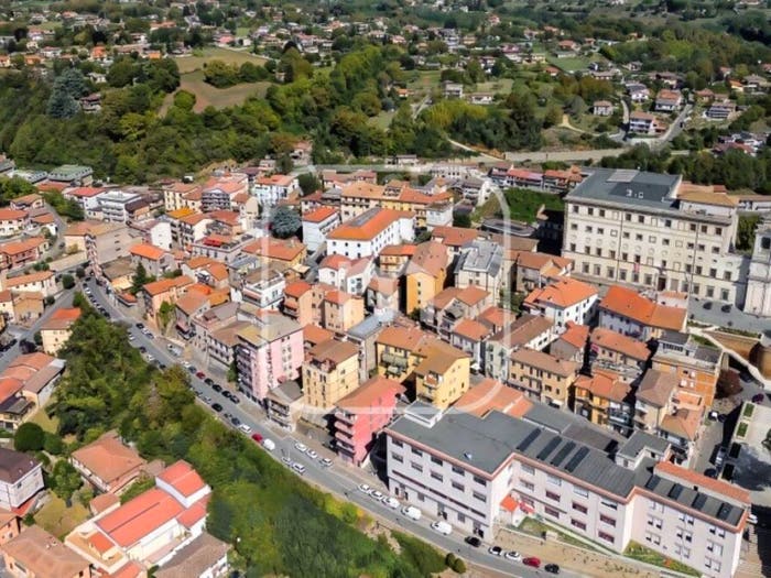 Appartamento quadrilocale in vendita in Piazza Giusto De Conti, Valmontone